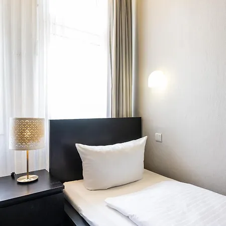 Hotel Und Rasthof Avus Berlin Exterior photo