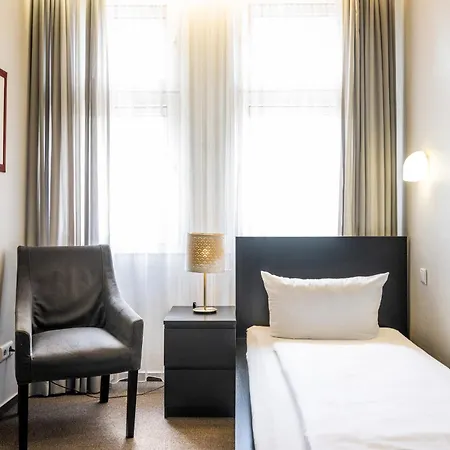Hotel Und Rasthof Avus Berlin Exterior photo